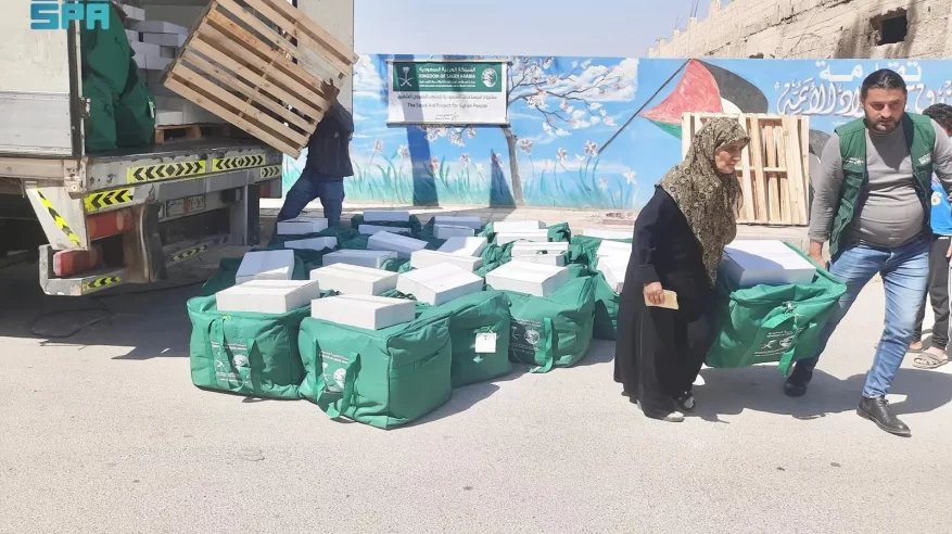 سلمان للإغاثة يوزّع 345 كرتون تمر للنازحين من السويداء إلى درعا