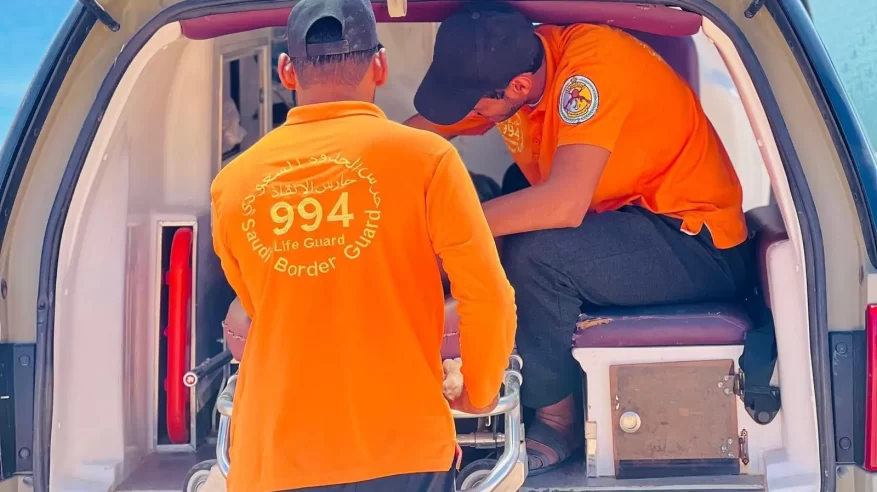 حرس الحدود ينقذ 3 مواطنين من الغرق أثناء السباحة في تبوك 
