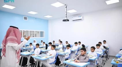 مدارس مكة المكرمة والمدينة المنورة تستقبل الطلاب مع بداية العام الدراسي 1447هـ