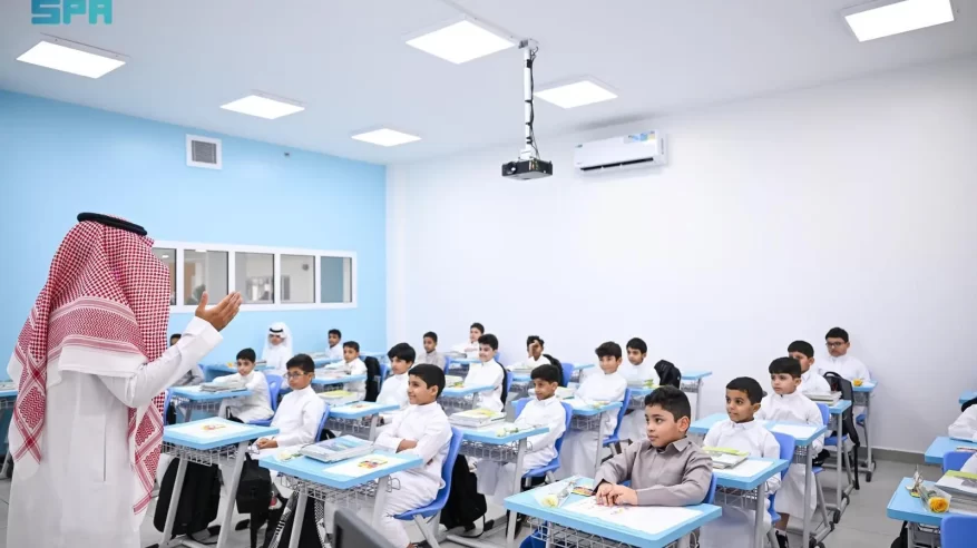 مدارس مكة المكرمة والمدينة المنورة تستقبل الطلاب مع بداية العام الدراسي 1447هـ