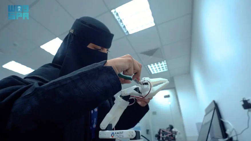 عقول سعودية تطور مشروعات في الذكاء الاصطناعي والروبوتات بمختبرات كاكست