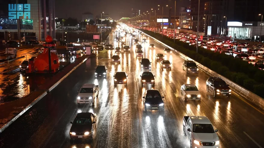 لقطات لأمطار جدة ونجران الليلية