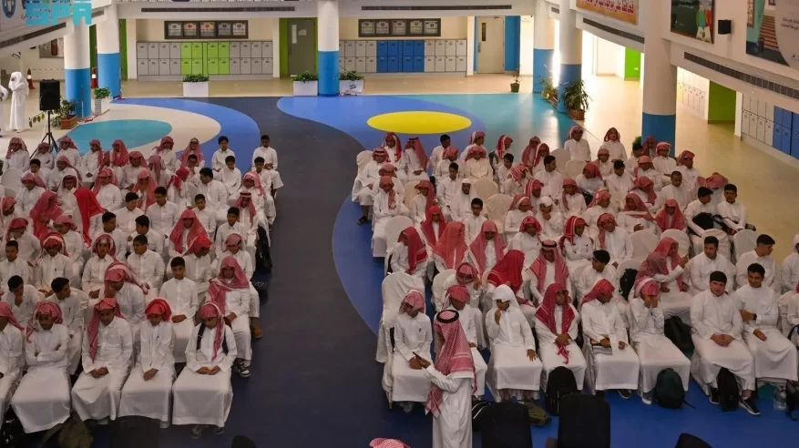 انتظام الطلاب والطالبات في مدارس السعودية إيذانًا ببدء عام دراسي جديد