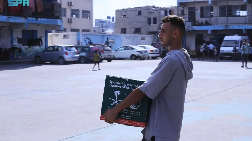 سلمان للإغاثة يواصل دعم قطاع غزة بتوزيع السلال الغذائية على آلاف الأسر