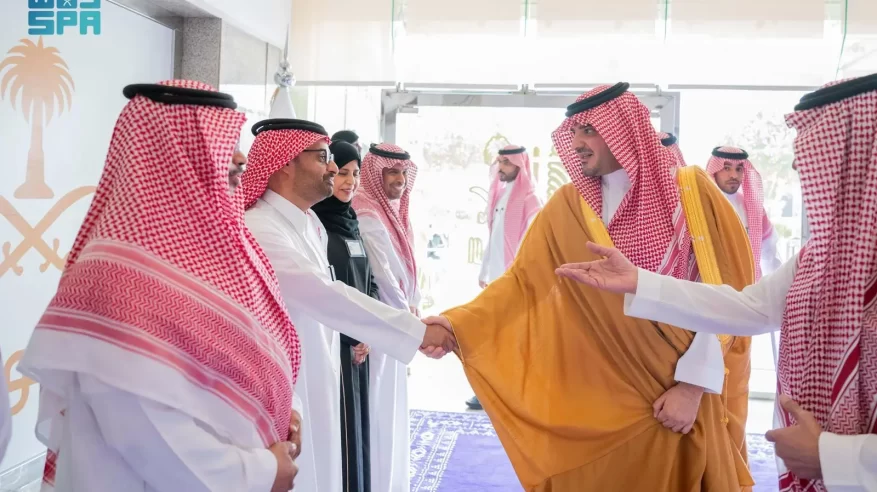 عبدالعزيز بن سعود يتابع سير العمل في وكالة وزارة الداخلية للأحوال المدنية