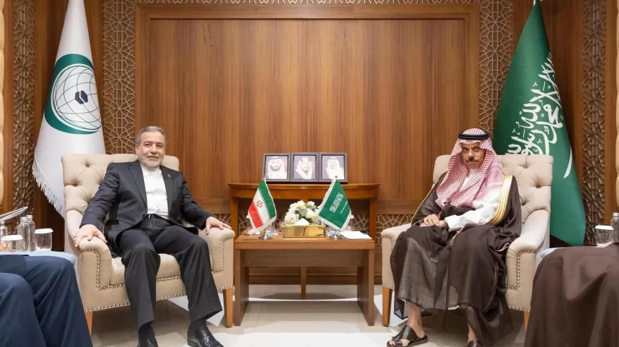 فيصل بن فرحان يناقش التطورات الإقليمية والدولية مع وزير الخارجية الإيراني