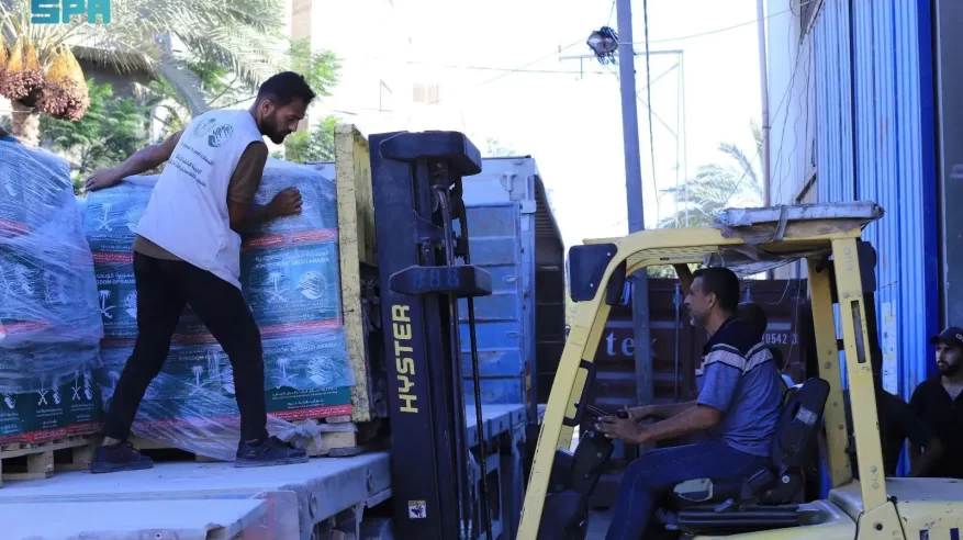 وصول قافلة مساعدات إنسانية سعودية جديدة إلى قطاع غزة