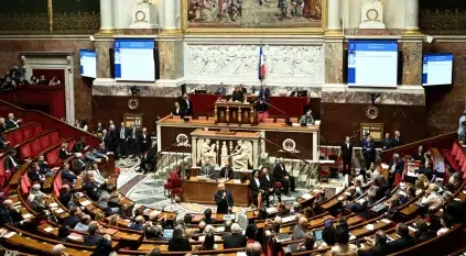 البرلمان الفرنسي يصوت بحجب الثقة عن الحكومة للمرة الأولى