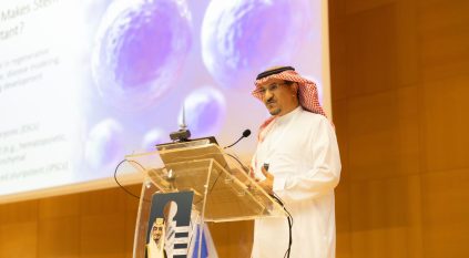 العسكر يحذر من مضاعفات خطيرة لعلاجات جذعية غير مثبتة