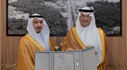 سعود بن طلال يطّلع على مشروعات الري التنموية بالأحساء