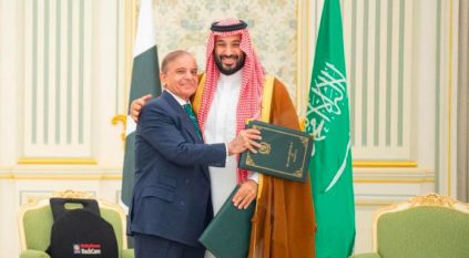ولي العهد ورئيس وزراء باكستان يوقعان على اتفاقية الدفاع الإستراتيجي المشترك