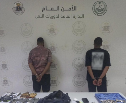 القبض على مقيم ومخالف لسرقتهما أجزاء من مركبتين متوقفتين بالرياض