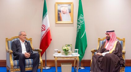 ولي العهد يلتقي الرئيس الإيراني