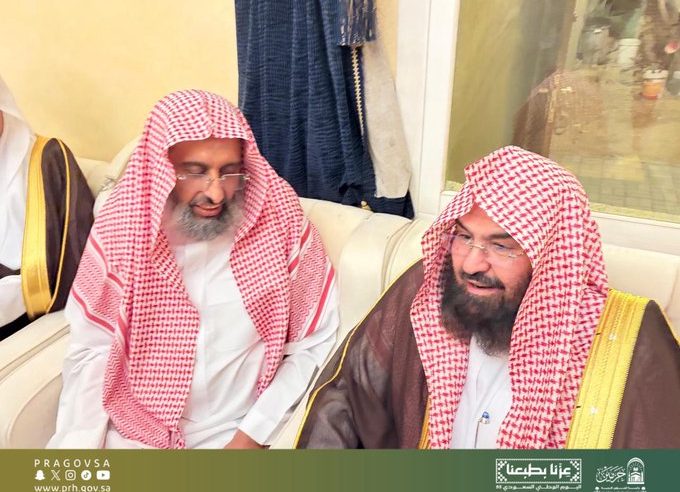 السديس يعزي في وفاة مفتي المملكة