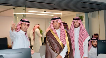 الحقيل يطّلع على تقنيات الذكاء الاصطناعي لبرنامج الأراضي البيضاء والعقارات الشاغرة