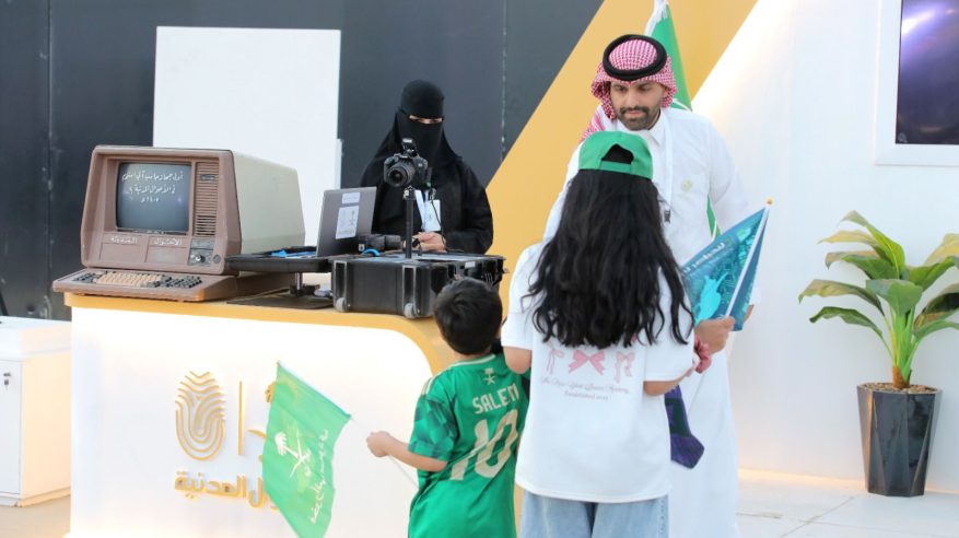 الأحوال المدنية تستعرض رحلتها من الكاميرا القديمة إلى الخدمات الرقمية في عز الوطن