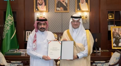 محافظ الأحساء يكرّم مواطنًا تبرع بإحدى كليتيه لأخيه