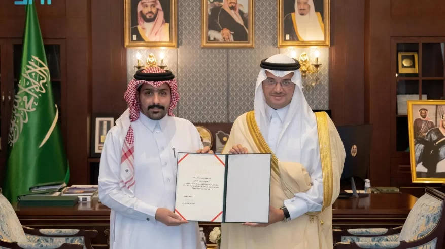محافظ الأحساء يكرّم مواطنًا تبرع بإحدى كليتيه لأخيه