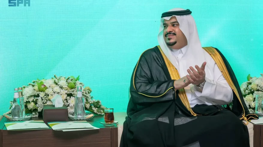 نائب أمير الرياض يكرّم الفائزين بجائزة التواصل الحضاري