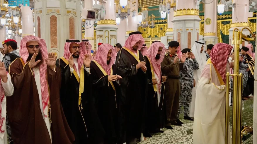 صلاة الغائب على سماحة مفتي المملكة في المسجد النبوي
