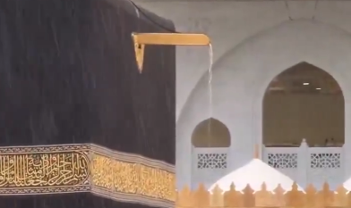 أمطار غزيرة على المسجد الحرام