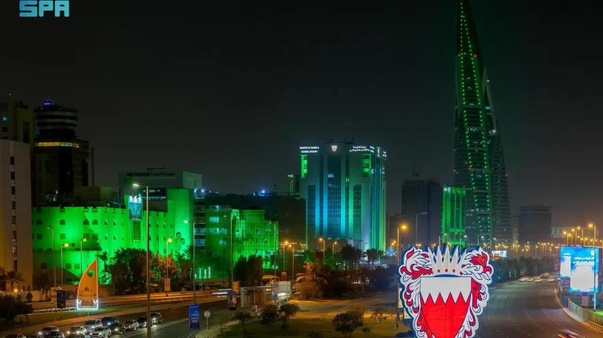 البحرين تزدان باللون الأخضر احتفاءً باليوم الوطني الـ 95