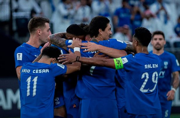 الهلال يقلب الطاولة ويفوز على الدحيل القطري بثنائية مثيرة