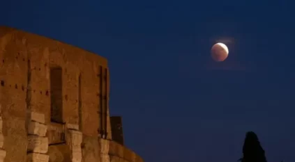 مدة خسوف القمر في سماء السعودية الليلة