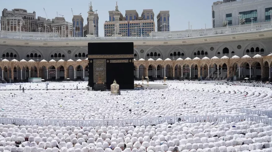 خطيب المسجد الحرام: اصبروا على والديكم ولا تتضجروا من مطالبهما عند الكبر