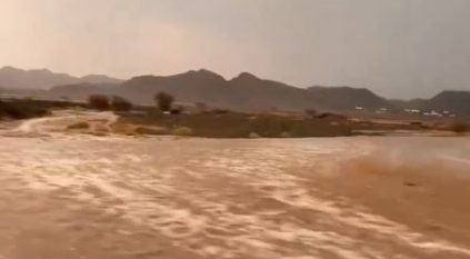 شاهد.. جريان سيول اليتمة جنوب المدينة المنورة
