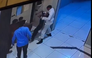 شاهد.. شاب سعودي ينقذ طفلاً ابتلغ قطعة بلاستيك في أبها
