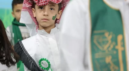 عرعر تحتفي باليوم الوطني الـ95 بفرحة الأطفال وزينة الأخضر