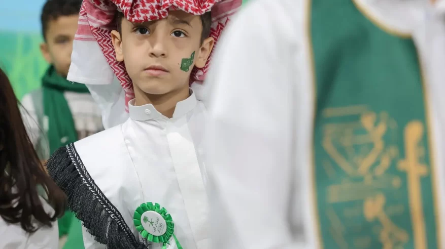 عرعر تحتفي باليوم الوطني الـ95 بفرحة الأطفال وزينة الأخضر