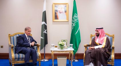 ولي العهد يلتقي رئيس وزراء باكستان
