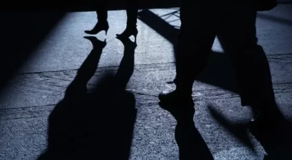 مسؤول فيتنامي يتحرش بموظفة كورية خلال زيارة رسمية!