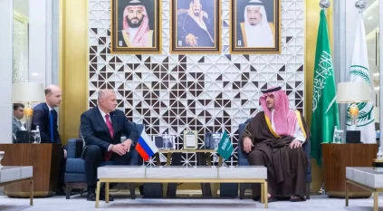 عبدالعزيز بن سعود يبحث تعزيز التعاون مع وزير الدفاع المدني والطوارئ الروسي