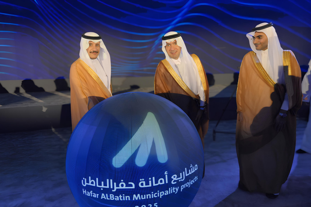الحقيل يتفقد المشاريع التنموية بحفر الباطن ويدشّن مشروعات بـ 2,6 مليار ريال