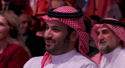 لحظة وصول ولي العهد إلى مقر مبادرة مستقبل الاستثمار