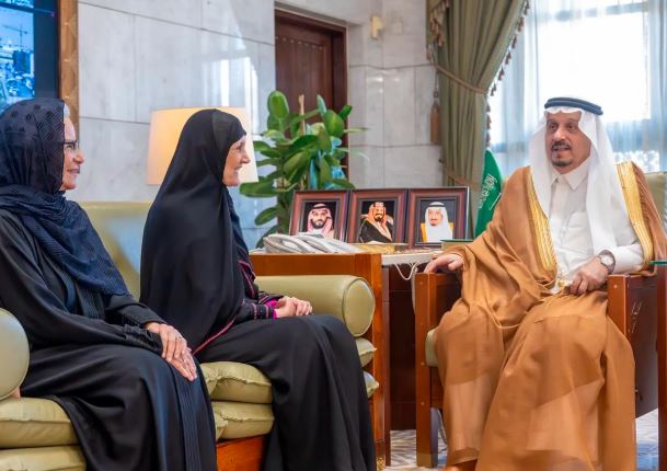 أمير الرياض يدشّن الحملة الوطنية التوعوية بسرطان الثدي 2025