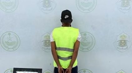 القبض على وافد اعتدى على قائد مركبة ومرافقه في الرياض