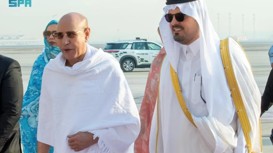 الرئيس الموريتاني يصل جدة لأداء مناسك العمرة