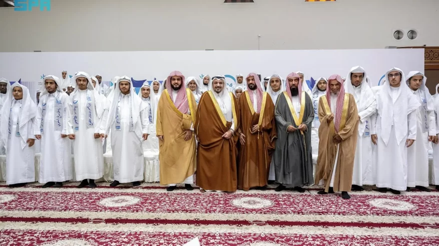أمير القصيم يرعى حفل تخريج 167 حافظًا لكتاب الله ببريدة