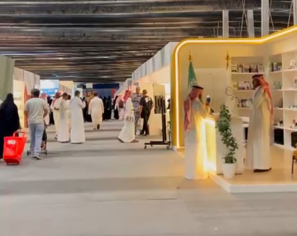 معرض الرياض الدولي للكتاب.. لوحة ثقافية متكاملة امتزج فيها الأدب والفن والتقنية