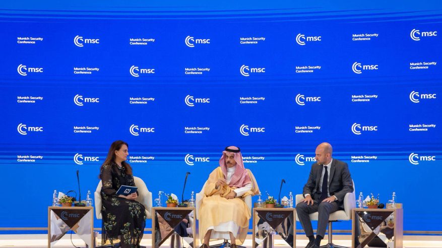 فيصل بن فرحان يشارك في الجلسة الحوارية بشأن السلام بين فلسطين وإسرائيل