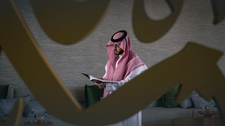 إقبال جماهيري واسع في اليوم الثاني لمعرض الرياض الدولي للكتاب