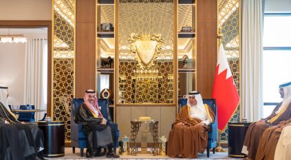 ولي عهد البحرين يستقبل فيصل بن فرحان 