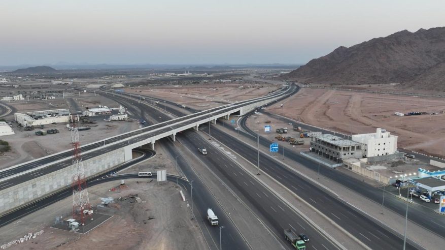 افتتاح حركة السير على تقاطع طريق الأمير نايف بن عبدالعزيز مع طريق الملك خالد