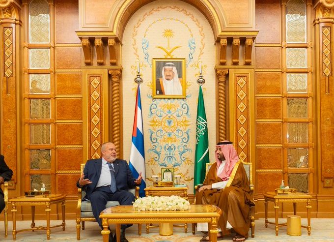 ولي العهد يلتقي رئيس وزراء جمهورية كوبا