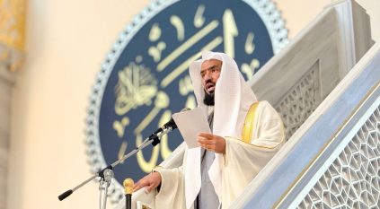 إمام وخطيب المسجد النبوي يُلقي خطبة الجمعة في المسجد الجامع بموسكو