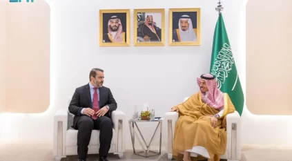 فيصل بن فرحان يبحث مع الشيباني العلاقات الثنائية ودعم أمن سوريا واقتصادها